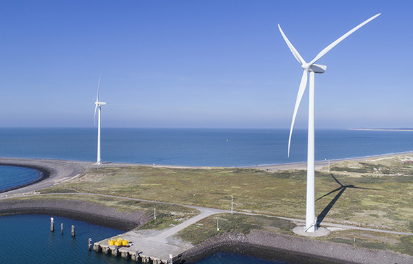 风力发电机构造与原理详解：从叶片到电网的绿色能量转换